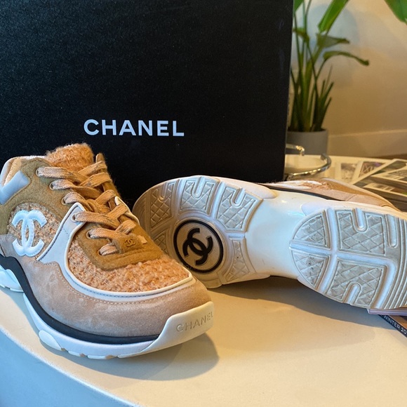CHANEL SNEAKERS BEIGE Size: 8.5 LIMITED EDITION SOLD OUT - Picture 5 of 5